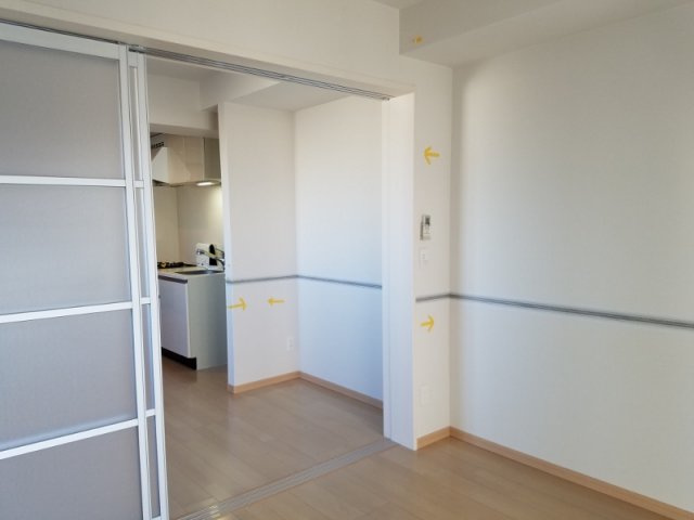 プライムコート千成の洋室|エレベーター完備