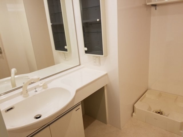 プライムコート千成の独立洗面台|広々脱衣所スペース