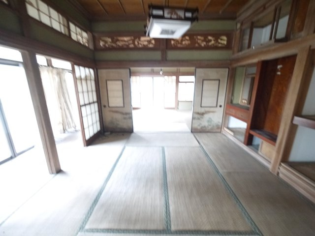 長生郡一宮町東浪見　中古戸建の和室|敷地約525坪5LDK和風平屋+倉庫 他に地目山林・畑1860坪も合わせ売買になります瓦補修必要です