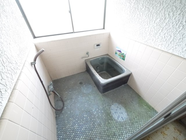 長生郡一宮町東浪見　中古戸建の浴室|敷地約525坪5LDK和風平屋+倉庫 他に地目山林・畑1860坪も合わせ売買になります瓦補修必要です
