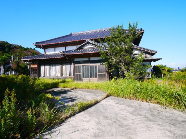 長生郡一宮町東浪見　中古戸建の外観|敷地約525坪5LDK和風平屋+倉庫 他に地目山林・畑1860坪も合わせ売買になります瓦補修必要です