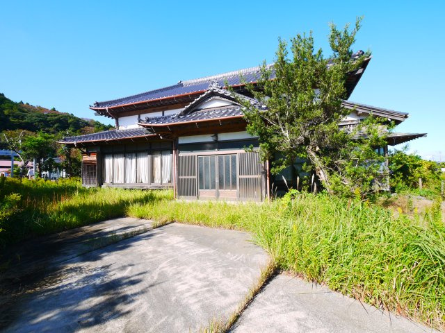 長生郡一宮町東浪見　中古戸建の外観|敷地約525坪5LDK和風平屋+倉庫 他に地目山林・畑1860坪も合わせ売買になります瓦補修必要です