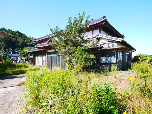 長生郡一宮町東浪見　中古戸建の外観|敷地約525坪5LDK和風平屋+倉庫 他に地目山林・畑1860坪も合わせ売買になります瓦補修必要です