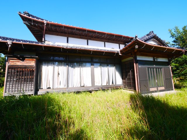 長生郡一宮町東浪見　中古戸建の外観|敷地約525坪5LDK和風平屋+倉庫 他に地目山林・畑1860坪も合わせ売買になります瓦補修必要です