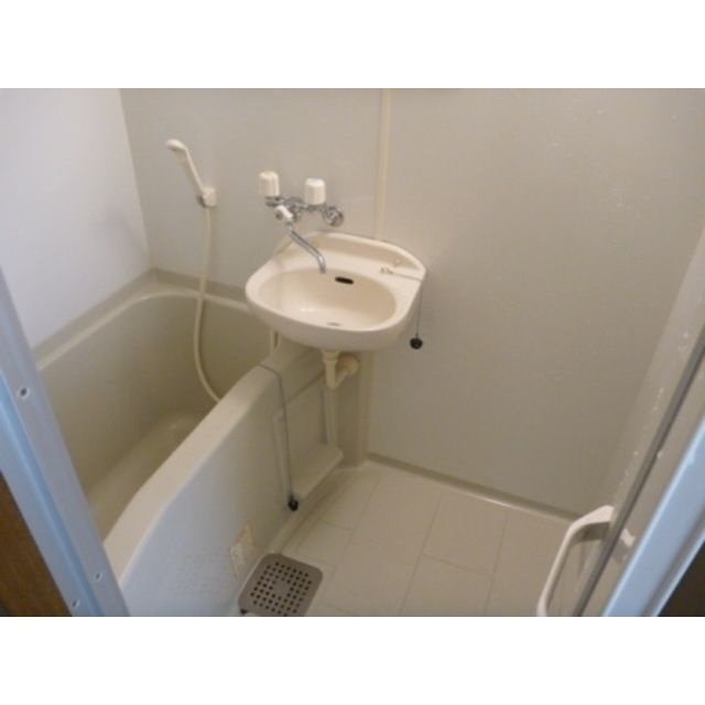 プレジール今成の浴室