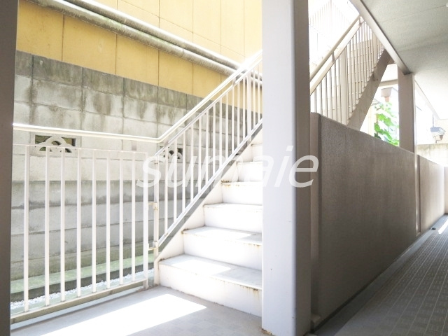 プリムベール北赤羽のその他共用部分|2階へはこちらから☆ミ