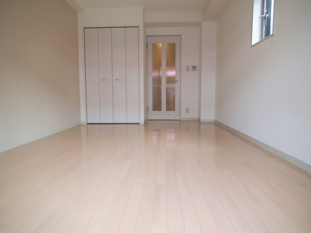 プリムベール北赤羽の寝室|お部屋は広々9.7帖♪