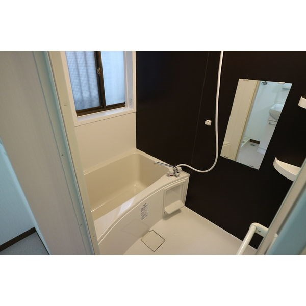 八反貸家　南の浴室