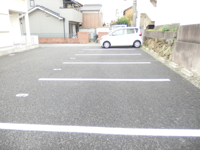 HAKUJYUの駐車場