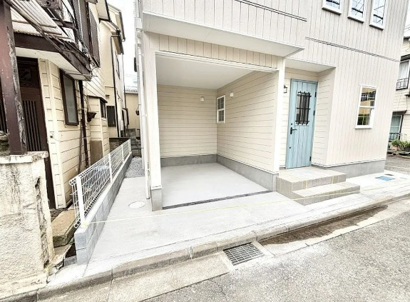 【新築】入間郡三芳町北永井新築分譲住宅 全1棟の駐車場|ビルトインガレージで雨の日も安心♪