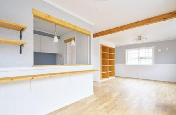 【新築】入間郡三芳町北永井新築分譲住宅 全1棟の居間・リビング|窓も多く採光・採風しっかりとれています！