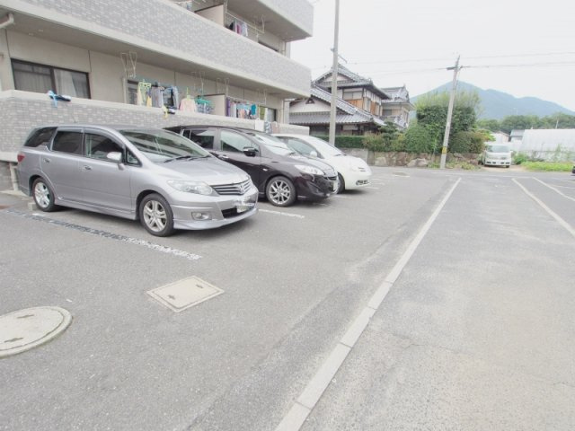 シャンペトルの駐車場
