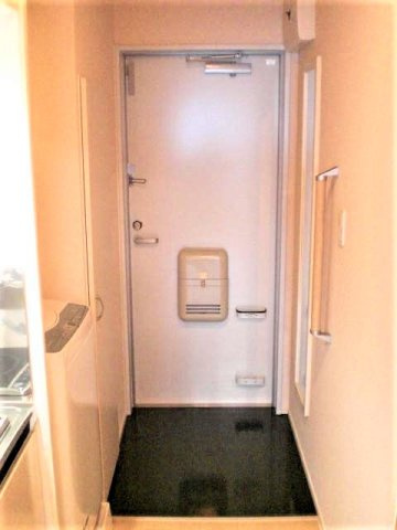 クレイノスヨンの玄関