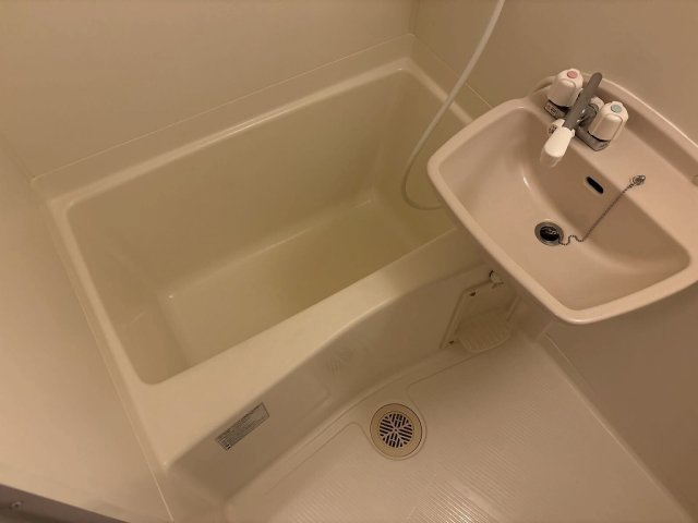 レオパレスプランドール高島の浴室