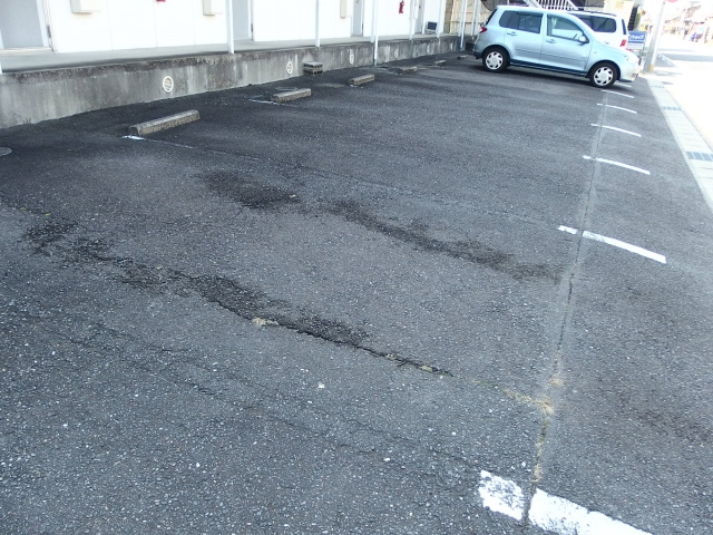プレジールマキの駐車場