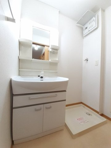 ヴィラージュの洗面所|脱衣スペースもあります