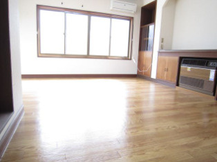 伊勢市前山町の中古一戸建の居間・リビング