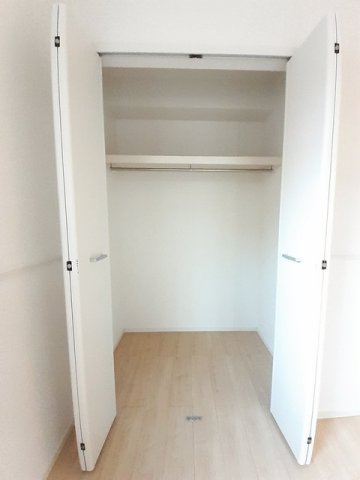 トビアスガーデン南沖洲Ｂの収納|こまごまとしたものを収納できそうですね