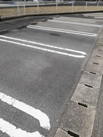 ハーブマンション　武中の駐車場|駐車スペースもあります