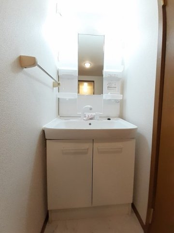 メゾン　パサニアＣの洗面所|ゆったりとスペースのある洗面所