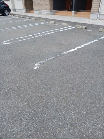 クラール南矢三Ａの駐車場|駐車場に車を止められます