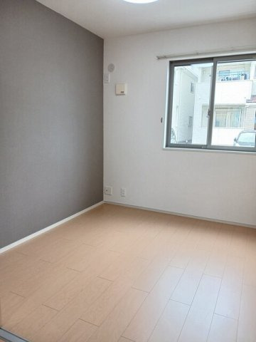 クラール南矢三Ａの内装|明るい色調の室内です