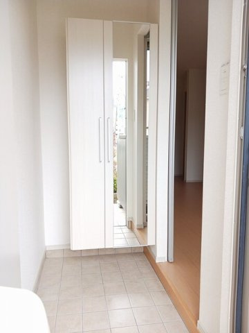 クラール南矢三Ａの玄関|明るい玄関です