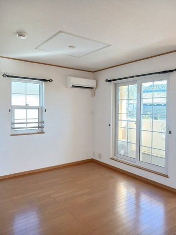 シャン・ドゥ・フルールの居間・リビング|おしゃれな居間です