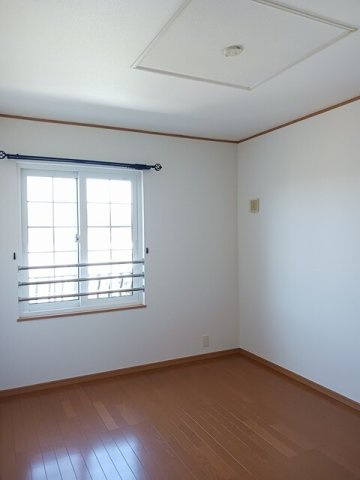 シャン・ドゥ・フルールの内装|明るい色調の室内です