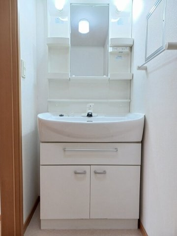 ティファニーハイツ　Ⅱの洗面所|スペースが確保できる洗面所です