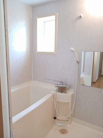 ヴィラ・ファミールＢの浴室|きれいなお風呂です