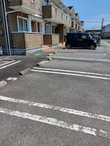 ティファニーハイツ　Ⅰの駐車場|駐車場があります