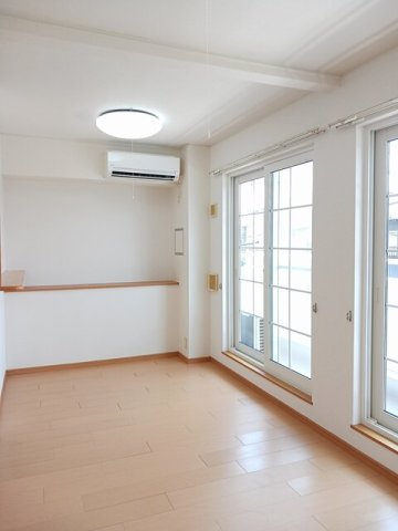 ティファニーハイツ　Ⅰの居間・リビング|こちらのリビングで趣味の時間をお楽しみください