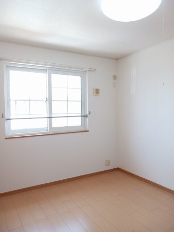 ティファニーハイツ　Ⅰの内装|明るい色調の室内です