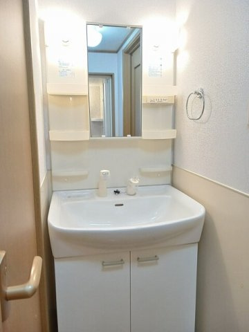 ヴィラ・ファミールＢの洗面所|使いやすい洗面所です