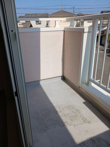 ヴィラ・ファミールＢのバルコニー|バルコニーからの眺めを楽しみながら食事をしませんか