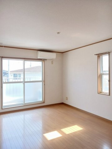 ヴィラ・ファミールＢの居間・リビング|居間です