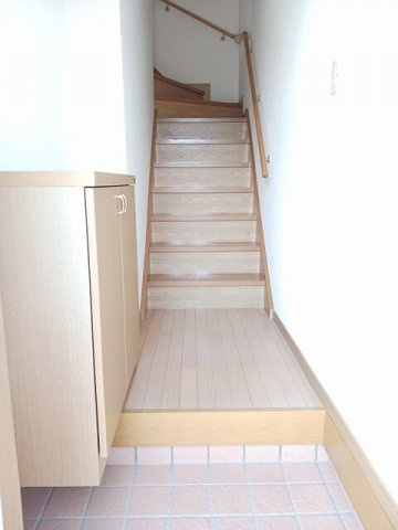 ヴィラ・ファミールＢの玄関|シンプルで使いやすい玄関です