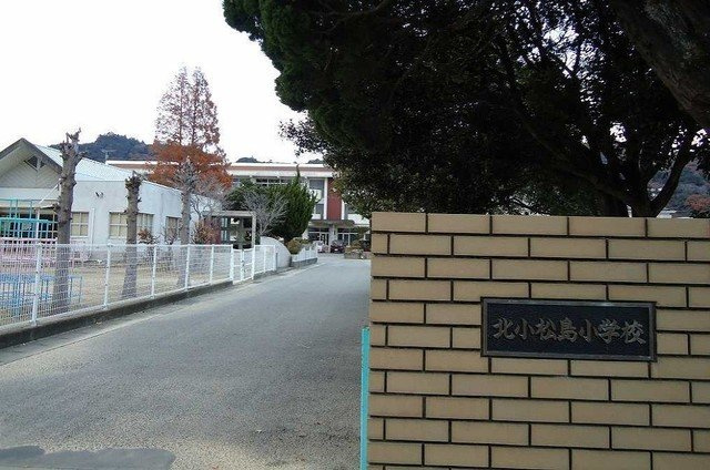 ヴィラ・ファミールＡの周辺|北小松島小学校まで350m