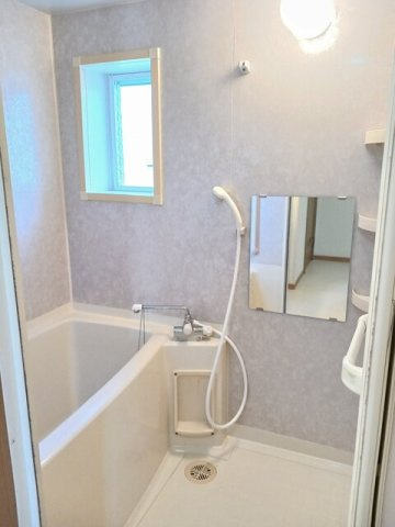 ヴィラ・ファミールＡの浴室|ゆったり過ごせるお風呂です