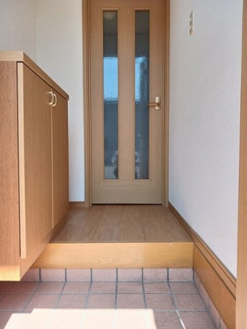 ヴィラ・ファミールＡの玄関|ゆったりとした玄関です