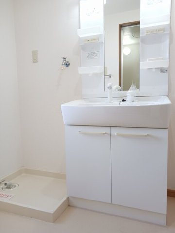 プレアヴェニューＢの洗面所|スペースが確保できる洗面所です