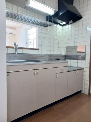 プレアヴェニューＢのキッチン|コンパクトなキッチンで掃除もラクラク