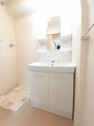 エレガンテ・カーサの洗面所|脱衣スペースもあります