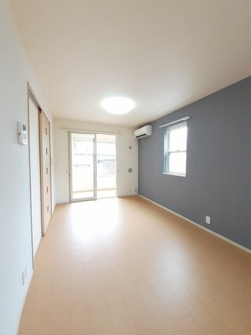 エレガンテ・カーサの居間・リビング|ゆったり過ごせる居間です