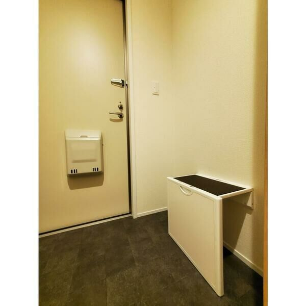 ユアメゾン加茂の玄関