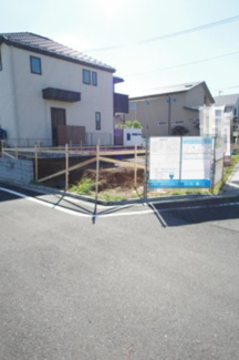 【外観】 | 【仲介手数料無料！！】稲城市南山　新築戸建て（全1棟）1号棟　7980万円 | 令和７年11月10日撮影　建築中