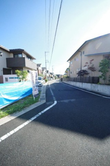【前面道路含む現地写真】 | 令和７年11月10日撮影　建築中