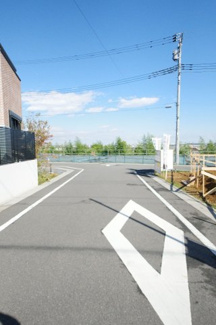 【前面道路含む現地写真】