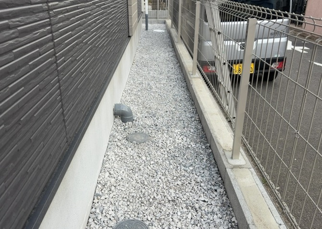 【庭】 | 庭があることでガーデニングや家庭菜園はもちろん、こどもの遊び場やペットを放して遊ぶことができます。また、家の周囲に余裕があるということです。隣地との間があれば、十分な日当たりと、風通しが確保できます。